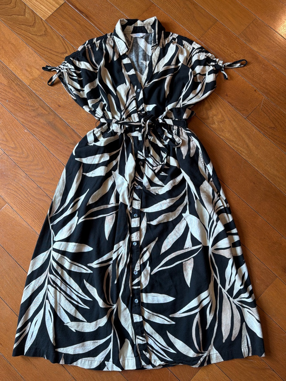 Time and Tru Black and Cream Tropical Print Button-Front Midi Dress S